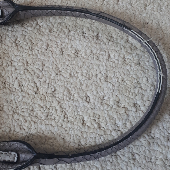 GUESS Shoulder Bag - Picture 6 of 7